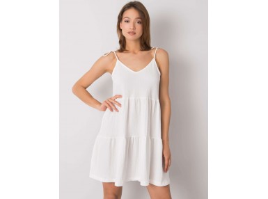 Petite robe évasée avec des volants sur les bretelles - blanche