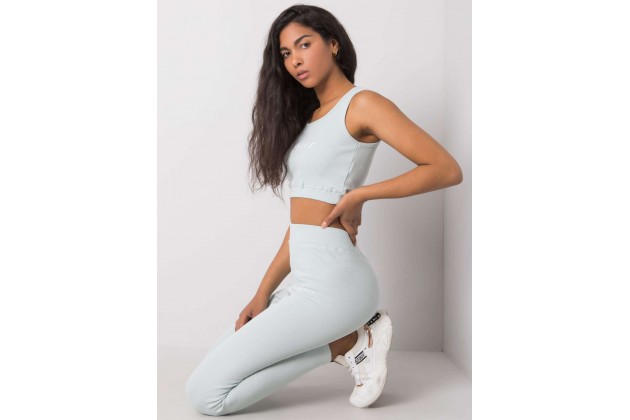 Ensemble bleu clair