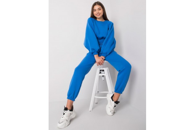 Ensemble bleu foncé