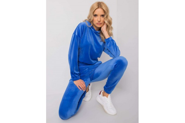 Ensemble bleu foncé