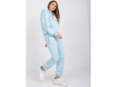 Ensemble bleu clair