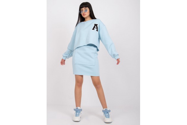 Ensemble bleu clair