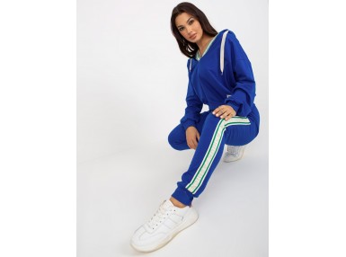 Ensemble bleu foncé