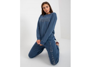 Ensemble bleu foncé