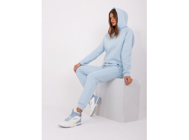 Ensemble bleu clair