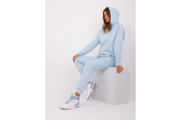 Ensemble bleu clair