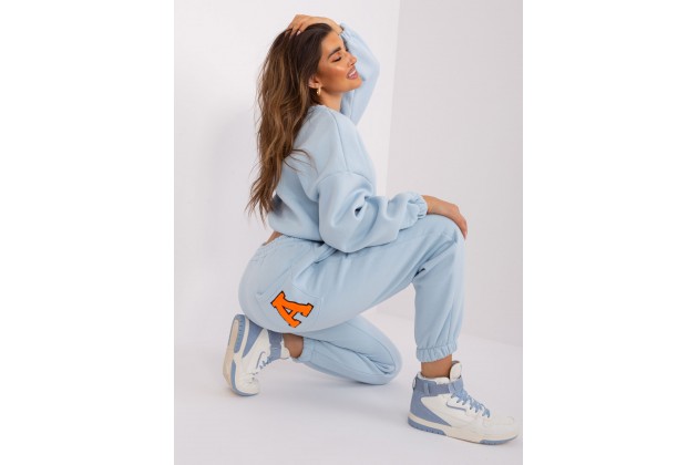 Ensemble bleu clair